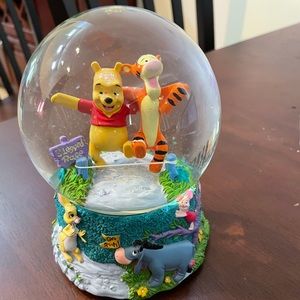 Disney Winnie The Pooh Snowglobe